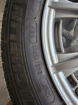 205/60 R16 92V - 4