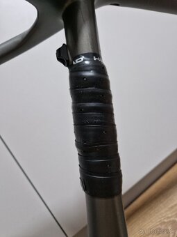 Kellys hacker 70 27,5" L carbon rám 2024 - 4