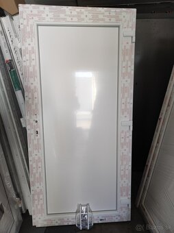 Plastove vchodove dvere plne. - 4
