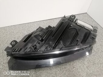 Pravý svetlomet octavia 4 - 4