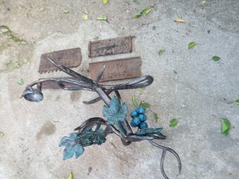 Liatinové nápisy.ozdoba novšia - 4