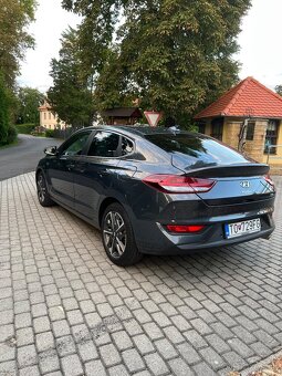 Hyundai i30 Fastback 1.5 T-GDi mHEV 2023 PLAY SR - 4
