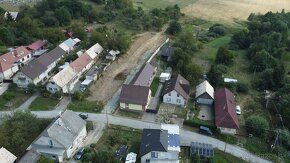 Slnečný stavebný pozemok v obci v Lovčici - Trubín - 4