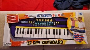 Traktory/dinosaury, zvieratka, klavir, domcek- rozne hracky - 4