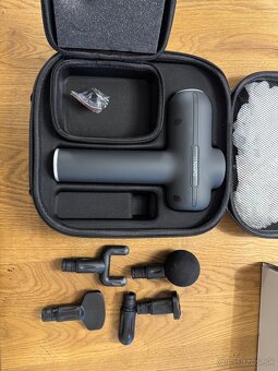 Masážna pištol NAIPO - 4