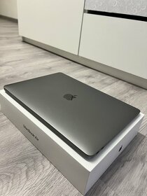 Apple Macbook Air M1 2022 - 4