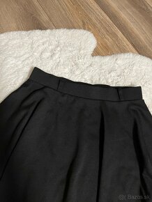 Čierna krátka sukňa - 4