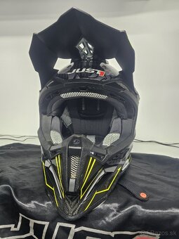 Predám celocarbonovú prilbu Just 1, velkosť M - 4