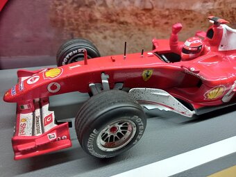 F1 FERRARI F2004 GP BAHRAIN 2004 SCHUMACHER HOTWHEELS 1:18 - 4