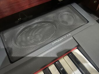 Klavesy Yamaha NP-V60 v starozitnej skrini - 4