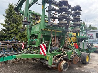 Secí stroj na obilí John Deere 750A, pracovní záběr 6m, rv 2 - 4