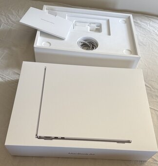 Apple Macbook Air M2 8GB RAM 250GB SSD - 4