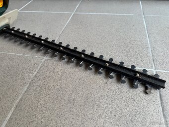 Kosačka Gardena a nožnice na živý plot - 4