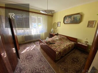 TRNAVA REALITY - rodinný dom, pôvodný stav, veľký pozemok, K - 4