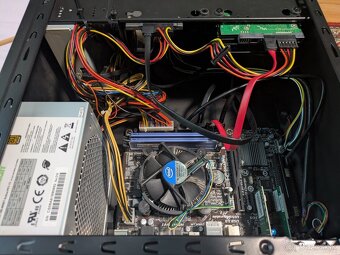 Predám PC s Windows 11 Pro + LCD monitor+Reproduktory(2.1 - 4