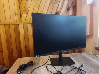 Predám takmer novy Samsung ViewFinity S8 S27B800PXU - 4