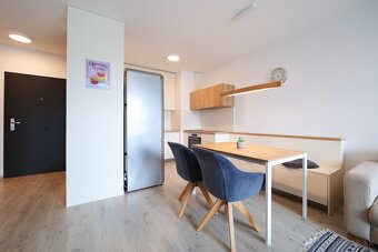 Dizajnový 2-izbový byt s loggiou v projekte Urban Residence - 4