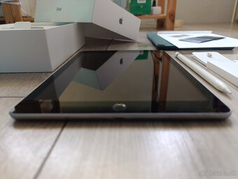 Apple iPad (6th Generation) Wi-Fi 32GB + Apple Pencil 1 - 4