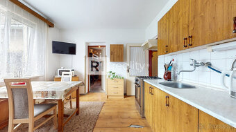 Rodinný dom s veľkým pozemkom 1779 m2 / Vaďovce pri Starej T - 4