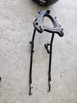 Držiak a kufor givi na yamaha fz8 / Fazer - 4
