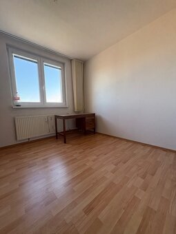 PREDAME 3IZBOVY BYT V NOVOM MESTE NAD VAHOM - 4