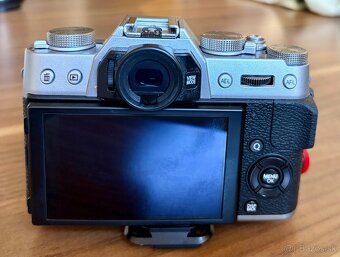 Fujifilm X-T20 s objektívom Fujifilm XF 18-55mm F - 4