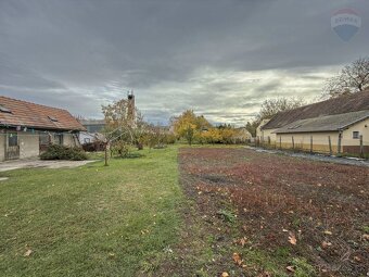 Na predaj priestranný vidiecky rodinný dom v obci Baka, poze - 4