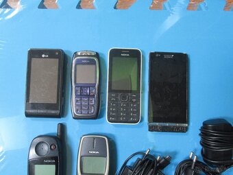 MOBILNÉ TELEFÓNY A NABÍJAČKY - 4