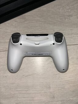 PlayStation 4 Pro 1 TB - 4