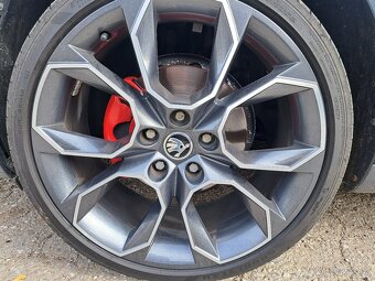Škoda EXTREME 225/35 r19 - 4