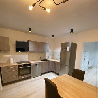 Moderný 3izbový byt s parkoviskom a garážou - 4