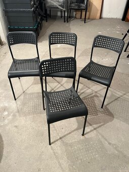 Stôl a 4 stoličky - 4