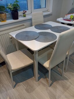 Jedálenský stôl - 4