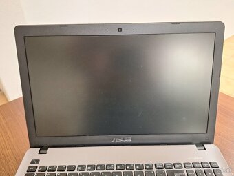 Asus X550V - 4