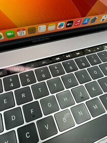  MacBook Pro (15-inch, 2018) - 1 cyklus | i7 | 16GB/500GB  - 4