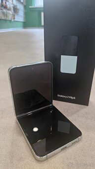 Samsung Galaxy Z Flip 5 - 4