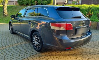 Toyota Avensis Combi 2.0D-4D 93Kw R.V.09/2010 M6 - 4