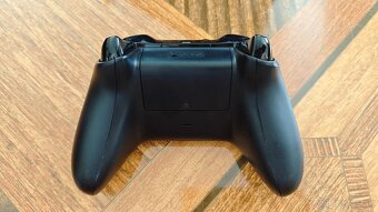 Xbox Wireless Controller (model 1697) - 4