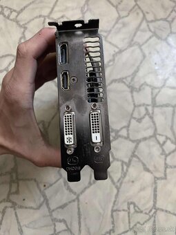 Predám tieto 2 gpu Radeon R7 260X 2gb GTX 1650 4 gb - 4