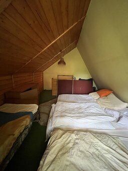 Na predaj zrubová chata so záhradou 1633 m2 v obci Bartošová - 4