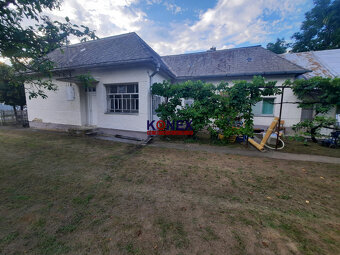 ROZĽAHLÝ POZEMOK s DOMOM v príjemnej obci JENKOVCE - 4