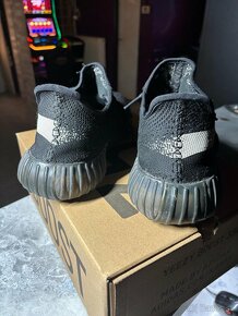 Yeezy 350 V2 Oreo - 4