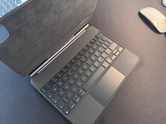Apple iPad Magic Keyboard - 4