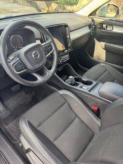 VOLVO XC40 T4 AWD Momentum - 4