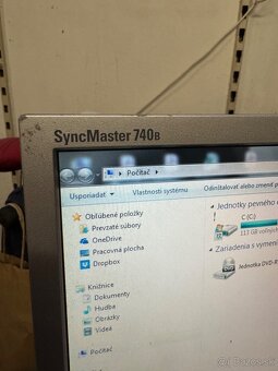 Staršie LCD monitory - 4