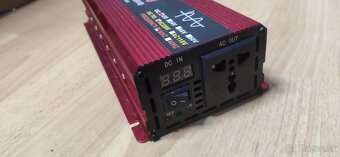 Menič napätia 12V/24V na 230V čistý sínus - 4
