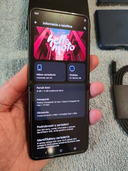 Motorola Razr 60 Pantone Gibraltar Sea 256GB,8GB RAM, - 4
