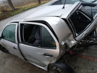 FABIA 1.2 HTP 47 KW 2006 - 4