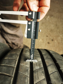 Letné pneu BRIDGESTONE 225 55 R19 - 4