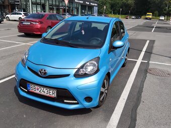 TOYOTA AYGO 1.0 Benzín svetlomodrá metalíza 5-dverí - 4